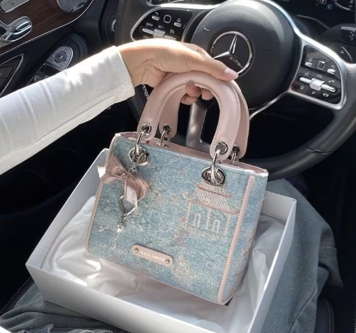 A stylish, high-value bag inspired by Chinese women's fashion.